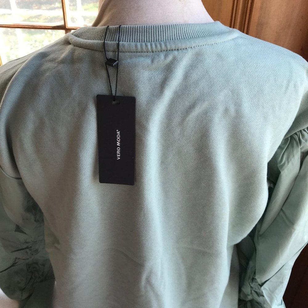 NWT VERO MODA SWEATSHIRT, size Medium in light jade. - Picture 5 of 8